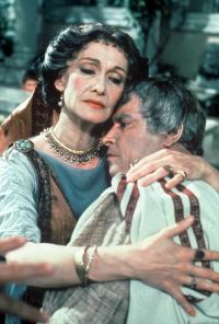 Siân Phillips y Brian Blessed como Livia y Augusto en Yo Claudio